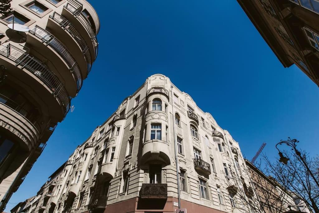 Lovely Purplish Apartment Heart Of The City Budapest Exteriör bild